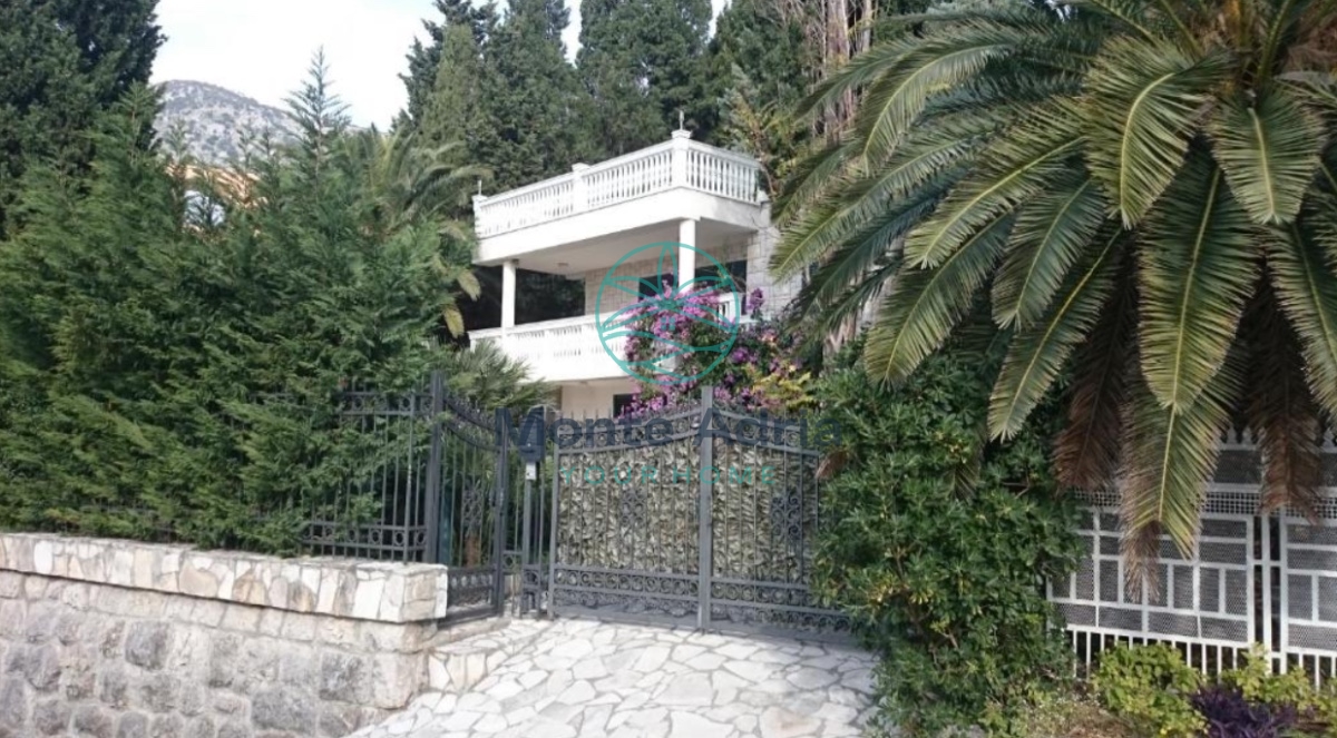 Sale of a 160m2 house in Sutomore, near Bar